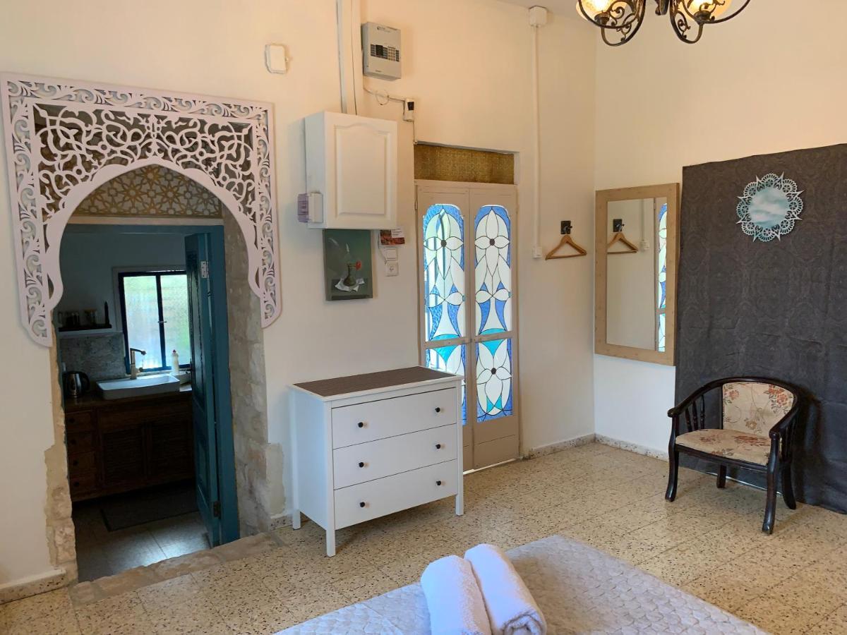 בית האבן העתיק מ-1885 עם מגונית פרטית בחצר Рош-Пинна Экстерьер фото