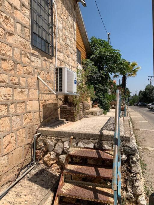 בית האבן העתיק מ-1885 עם מגונית פרטית בחצר Рош-Пинна Экстерьер фото